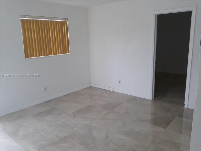 Building Photo - 601 NW 4th Ct