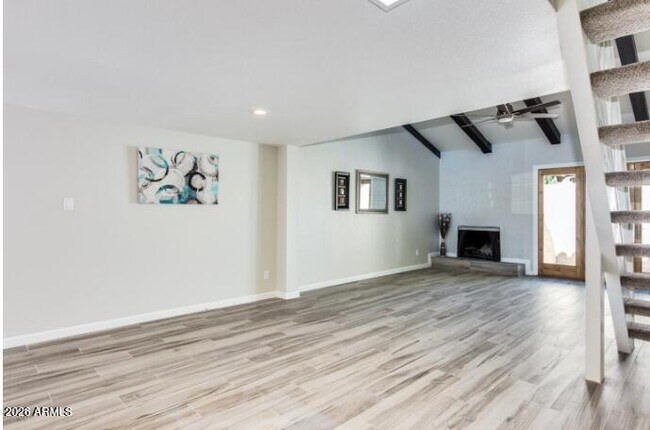 Building Photo - 2 E Loma Ln