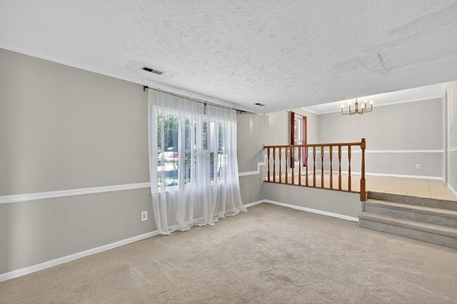 Building Photo - 1040 Rim Rd