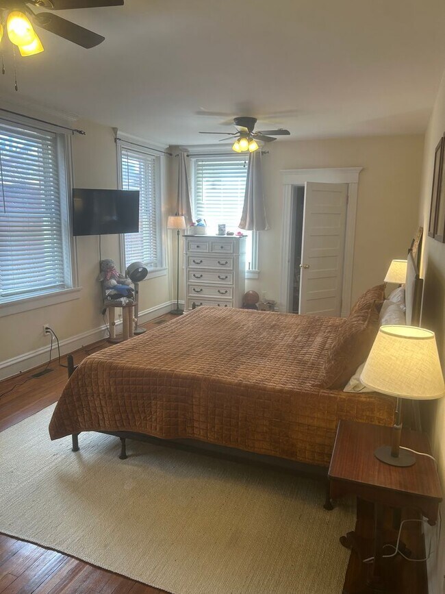 Building Photo - 3005 Monument Ave