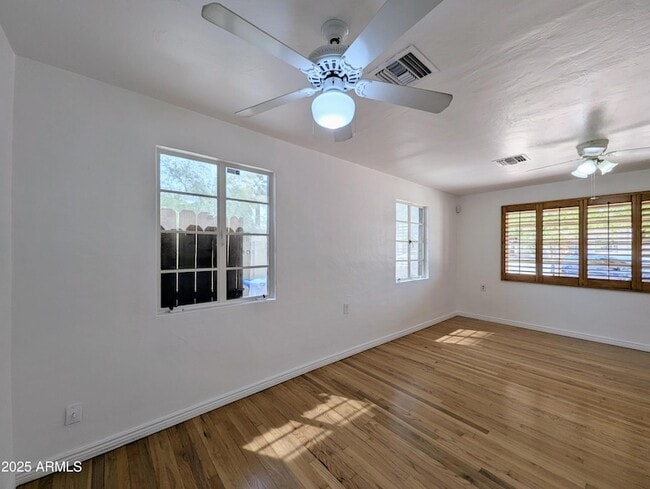 Building Photo - 2443 E Earll Dr