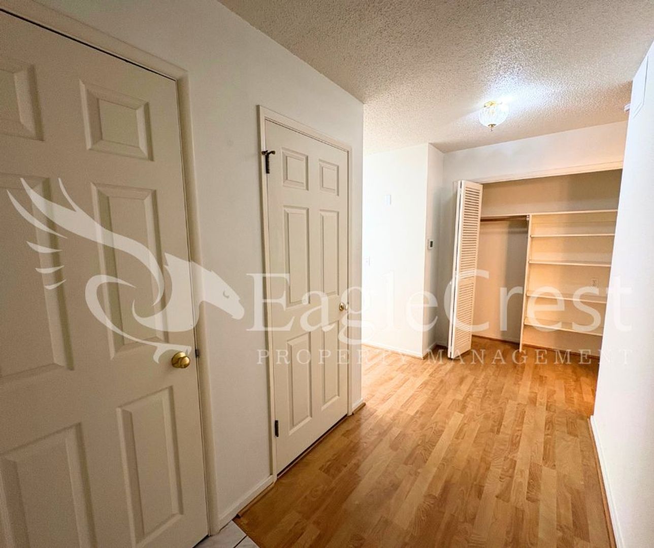 Building Photo - Convenient 3 Bedroom 2 Bathroom Condo Living With POOL Access