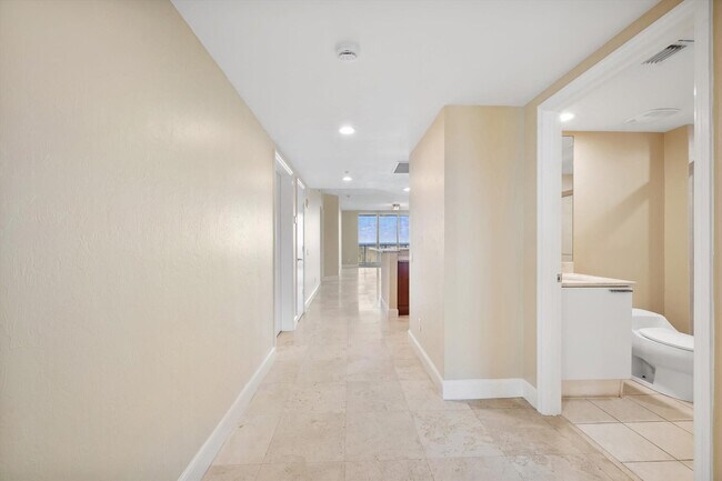 Building Photo - 14951 Royal Oaks Ln