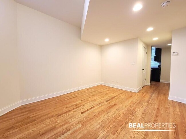 Primary Photo - 1 bedroom in CHICAGO IL 60613