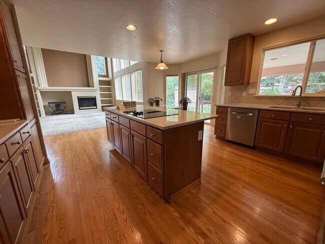 Building Photo - 17672 E Weaver Pl