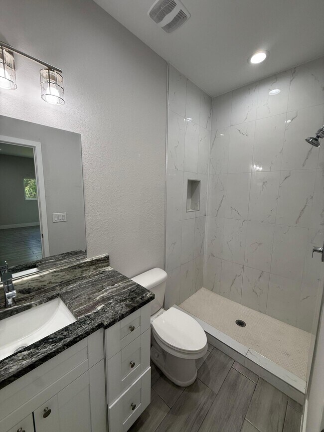 Building Photo - 4800 15th St SW