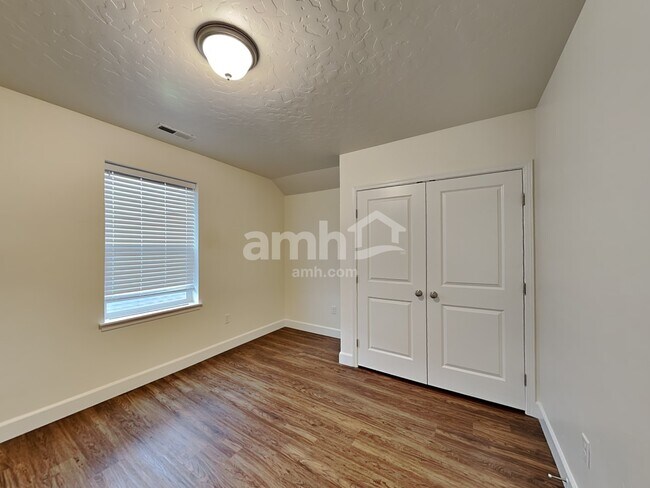 Building Photo - 245 E Sicily Dr
