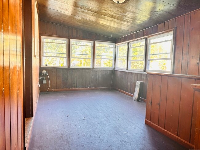 Building Photo - 266 Linwood St