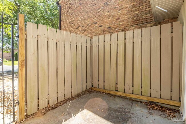Building Photo - 4741 Huron Dr