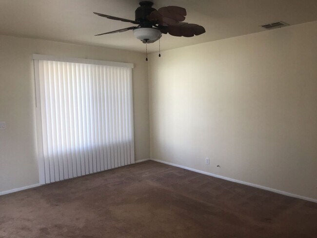 Building Photo - Unbeatable Charm in Camarillo's Colony