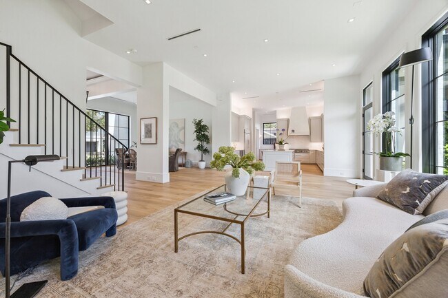 Building Photo - 2711 Eastgrove Ln