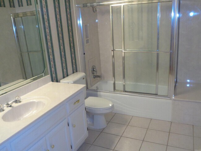Building Photo - 5059 Silver Oak Dr