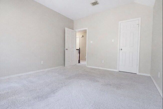 Building Photo - 702 Epperson Way