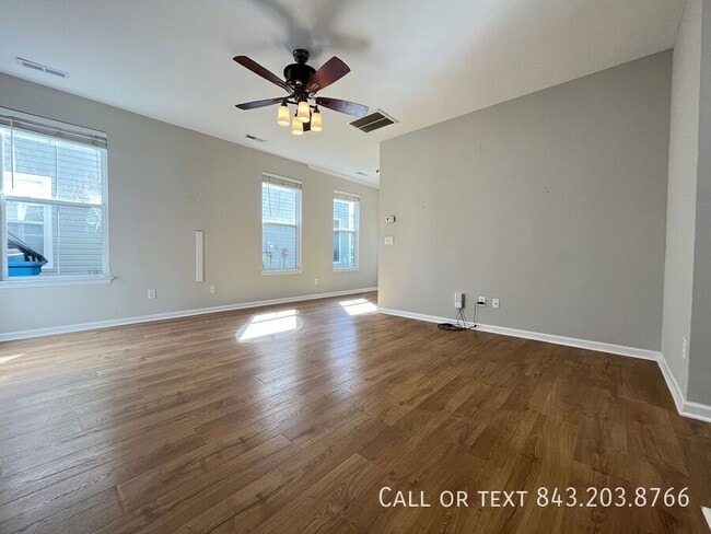 Building Photo - 214 Recess Dr