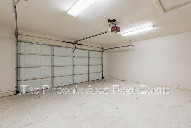 Building Photo - 1261 N Balboa Dr