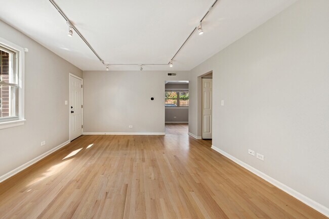 Building Photo - 1540 W Chase Ave