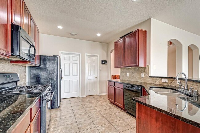 Building Photo - 15131 Live Oak Bend Way
