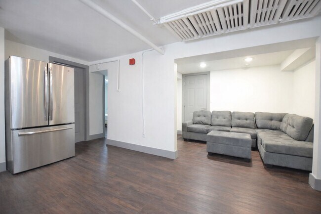 Interior Photo - 306 Bryant Ave