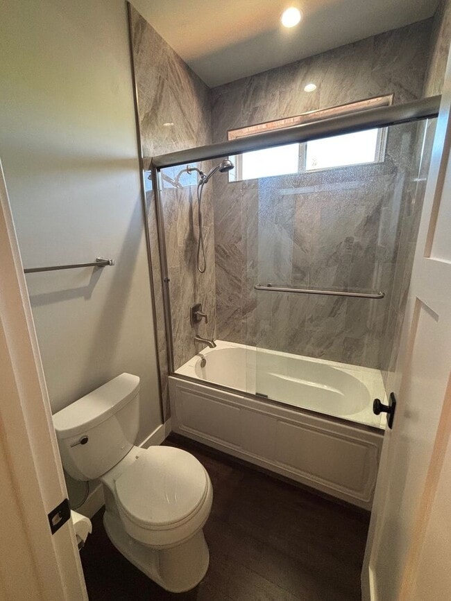 Building Photo - Single Level 3 Bedroom 2 Bathroom Coffey P...