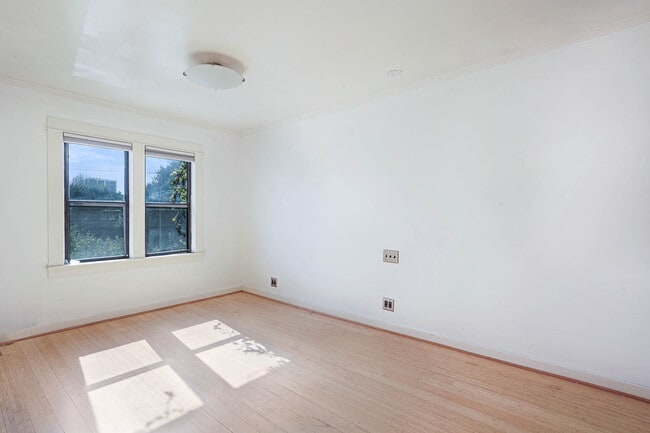 Building Photo - 1423 24th St