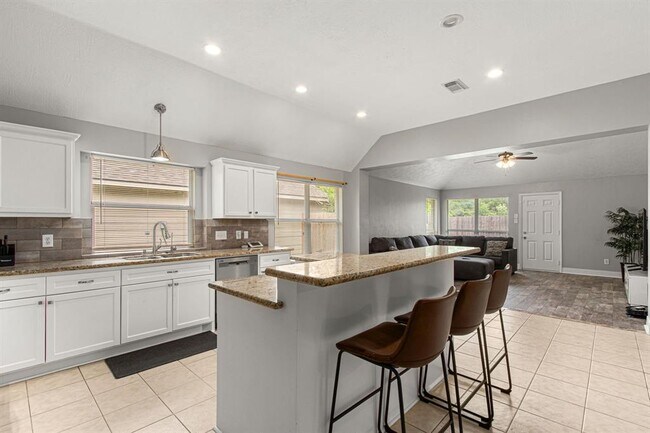 Building Photo - 20314 Pomegranate Ln