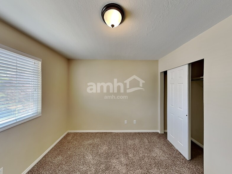 Building Photo - 2665 200 E