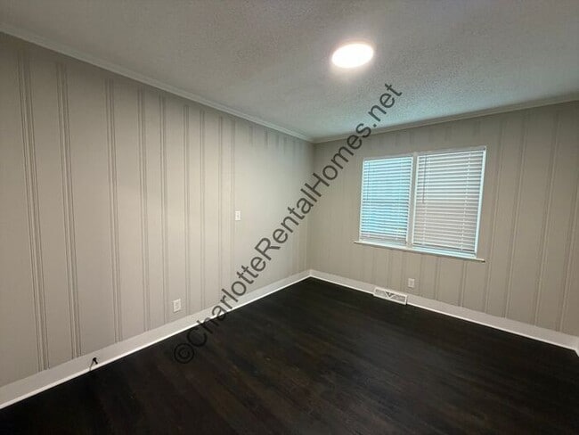 Building Photo - Updated 3 bedroom, 2 bathroom house for rent in Shelby, NC