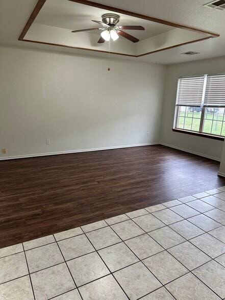 Building Photo - 136 Vinita Dr