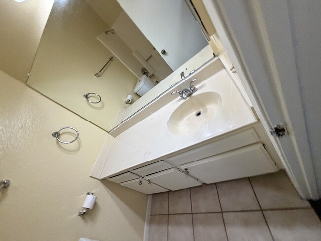 Building Photo - 15680 Shadow Mountain Ln