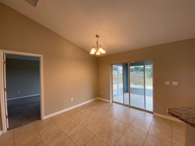 Building Photo - Custom Home - Desirable SE Ocala Neighborh...