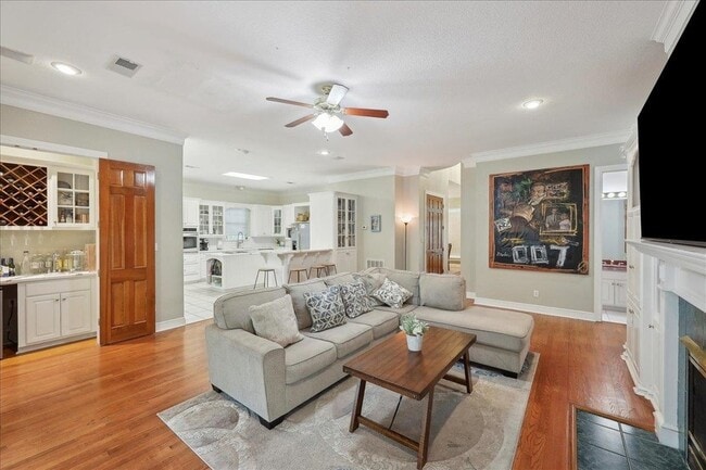 Building Photo - 4 Twin Cir Dr