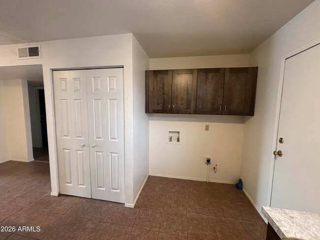 Building Photo - 76 E Paula Cir