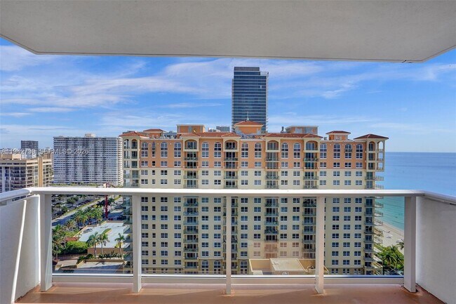 Building Photo - 3140 S Ocean Dr