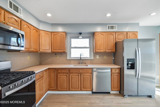 Building Photo - 32 Dakota Ave