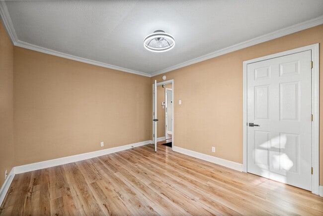 Building Photo - 2 Bedroom Pet Friendly Home For Rent Near Madison Street!