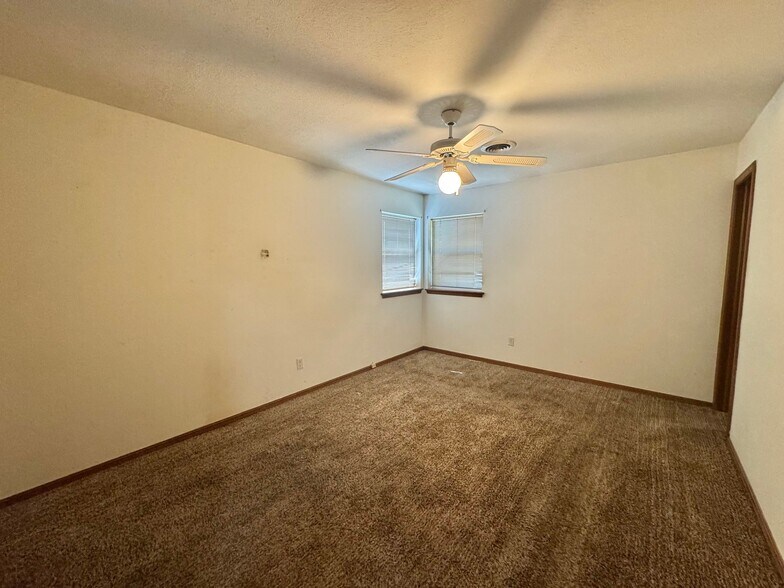 Building Photo - 1233 Straka Terrace