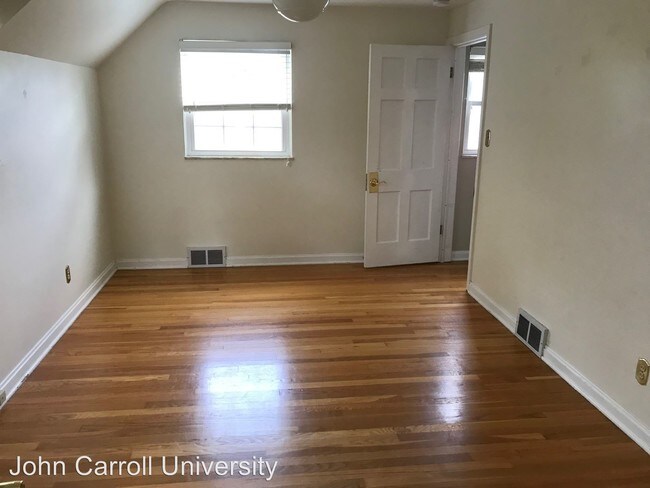 Building Photo - 3 br, 2.5 bath House - 2592 S. BELVOIR 2592