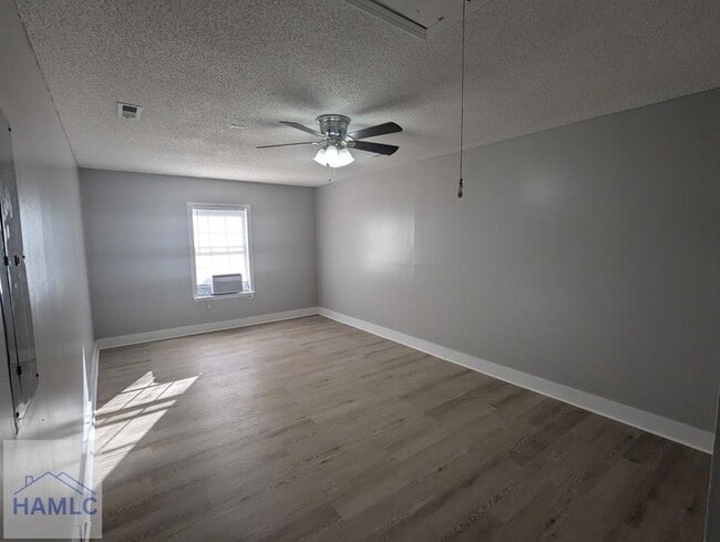 Building Photo - 971 Yale Ct