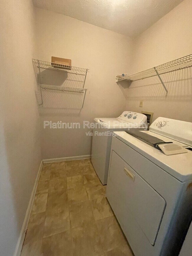 Building Photo - 1020 Twin Brook Ct NW