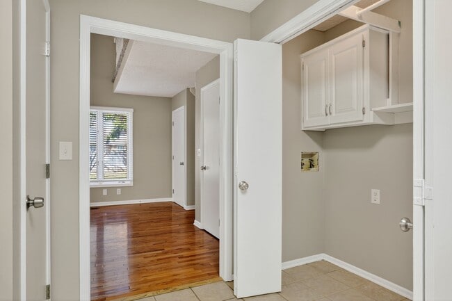 Building Photo - Renovated 3BR/2.5BA Townhome in Blue Valley Schools with Full Basement & 2-Car Garage