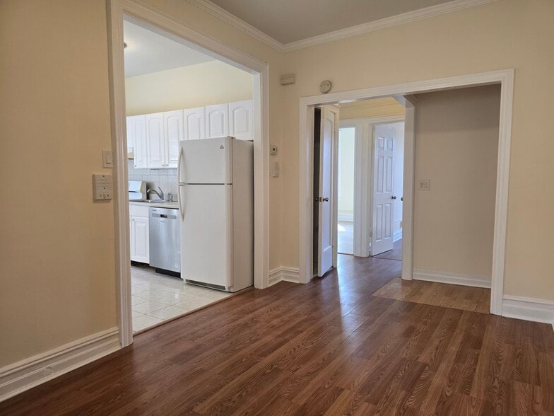 Primary Photo - 78-10 32nd Ave
