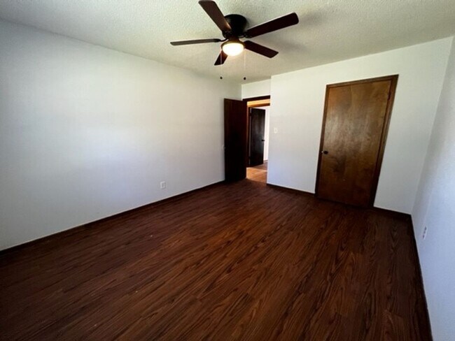 Building Photo - 157-159-159 Bentwood Cir