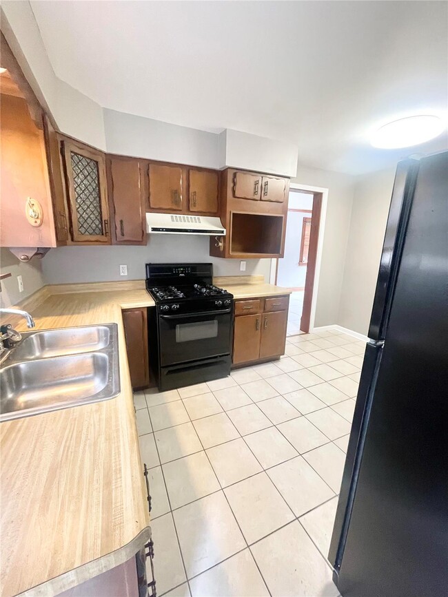 Building Photo - 525 N 27th St