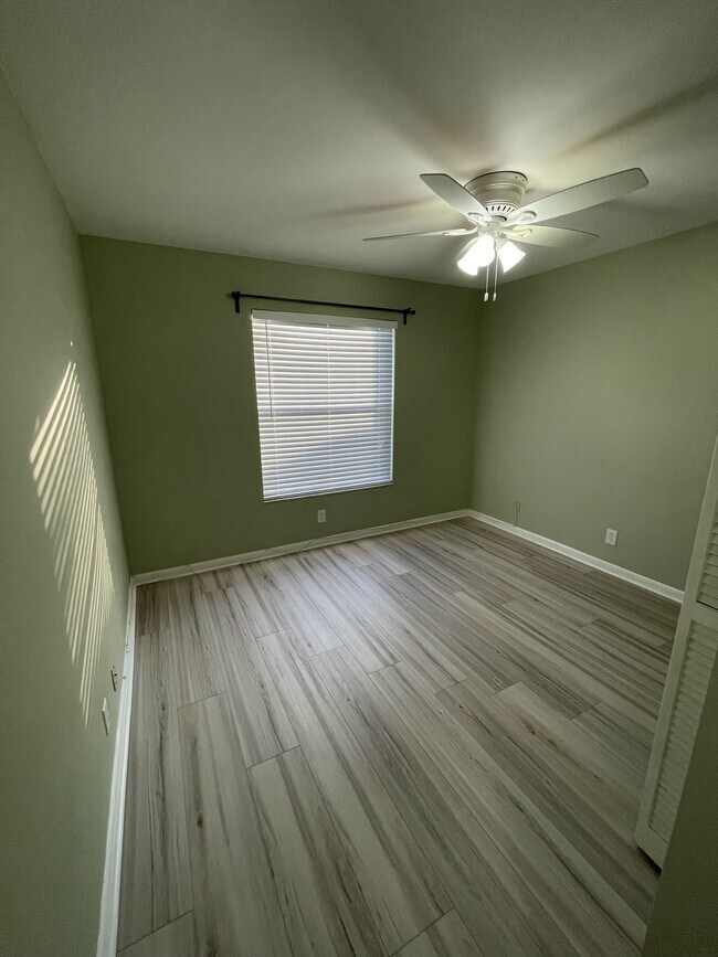 Building Photo - 104 Lakewood Dr Apt 21 C