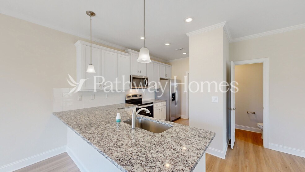 Building Photo - 108 S Sina St