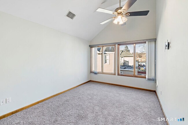 Building Photo - 14 Plymouth Ave