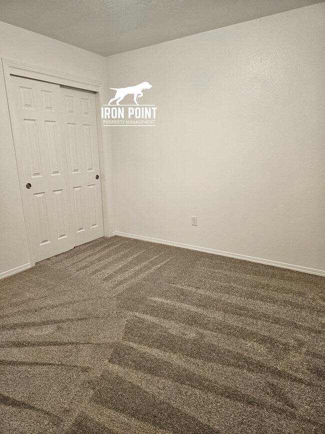 Building Photo - Move-in Ready Home w/new paint & flooring throughout, 2 car garage.