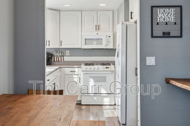 Building Photo - 350 Avocado St