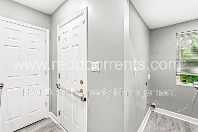 Building Photo - 3340 N Sherman Dr