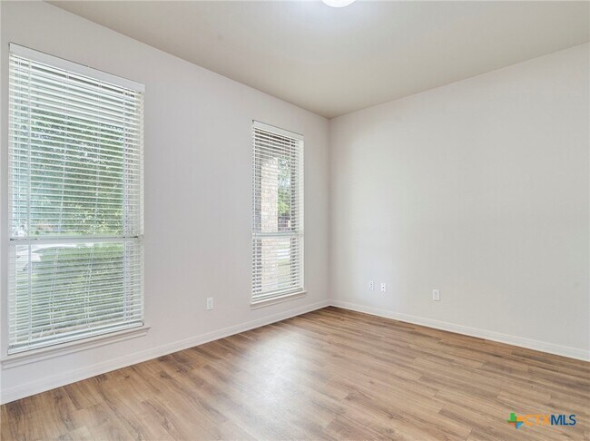 Building Photo - 209 Buckingham Dr